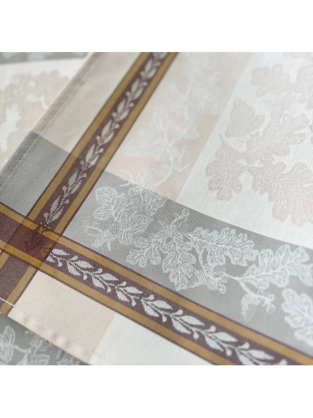 Williams Sonoma Foliage Jacquard Table Runner 18.5x108